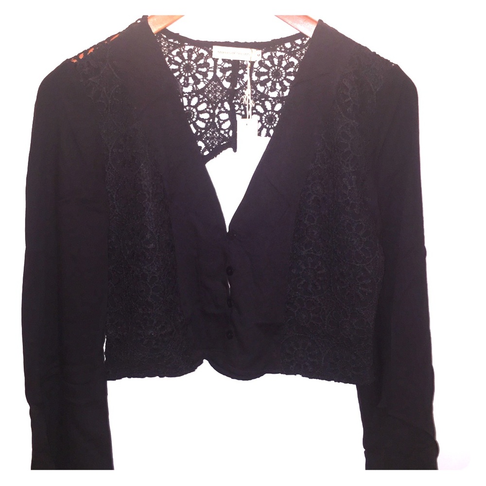 Long sleeve crop top shirt.